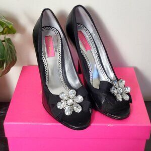 Betsey Johnson Calais Italian Leather Peep Toe Heels Crystal Flowers. Size 9